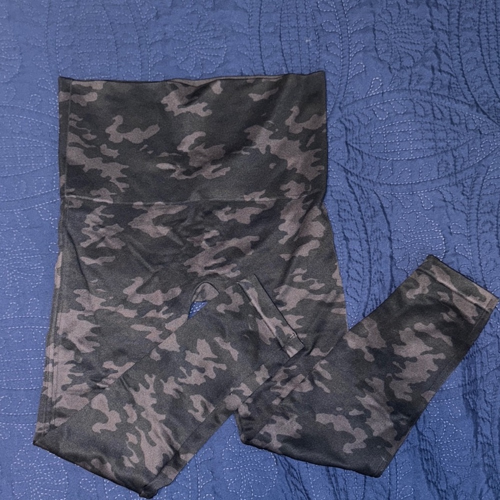 SPANX Black Camo Leggings - Picture 1 of 2